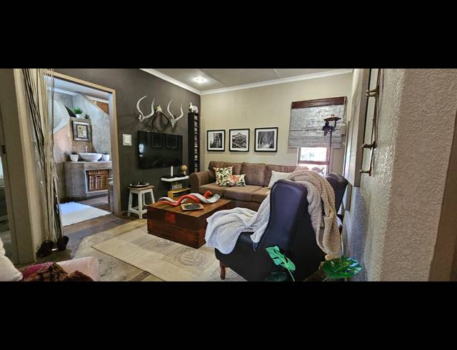 3 BEDROOM FREESTANDING FOR SALE IN CASHAN
